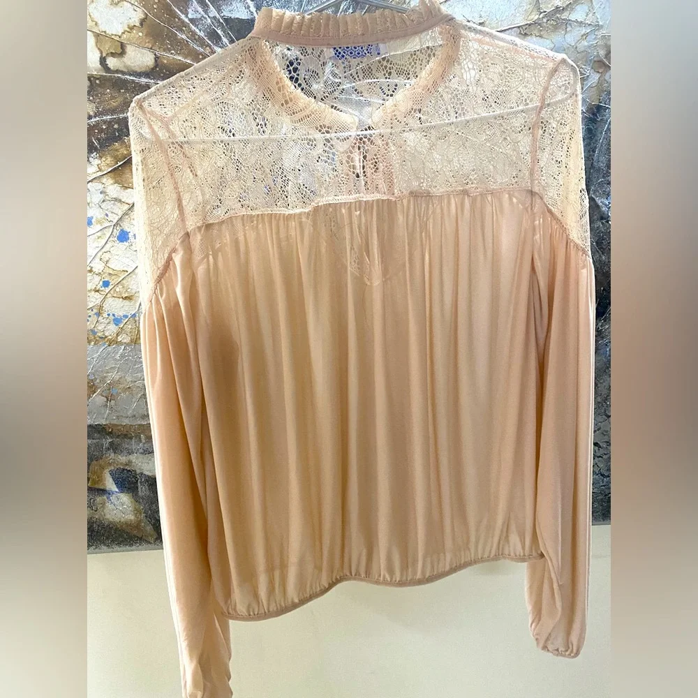 ❌❌SOLD❌❌ZARA BLOUSE WITH LACE AND FRONT TIE DETAILING. - Picture 1 of 6